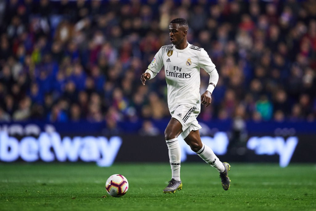 Zidane springs to Vinicius defence